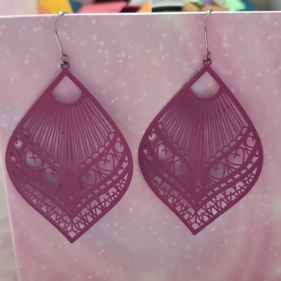 hand made Jewelry - Magenta filigree earrings with hearts. Nwt